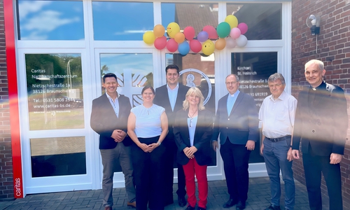 Dr. Marcus Kröckel, Dr. Christina Rentzsch, Dr. Thorsten Kornblum, Ulrike Schaper-Greve, Martin Tenge, Waldemar Kraus und Darius Drabik bei der Eröffnung.