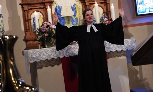 Der erste Segen nach der Amtseinführung.