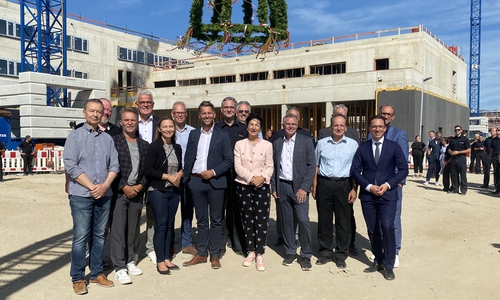 Gruppenfoto vom Richtfest am heutigen Freitag.