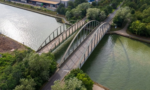 Links die Brücke der WSV, rechts die städtische Brücke.