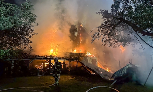 Die Häuser standen in Vollbrand.