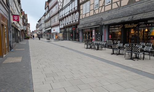 Zwischen den Kreuzungen zur Straße „Am Alten Tore“ und zur Okerstraße ist schon zu sehen, wie in wenigen Wochen überall die Lange Herzogstraße aussehen wird.