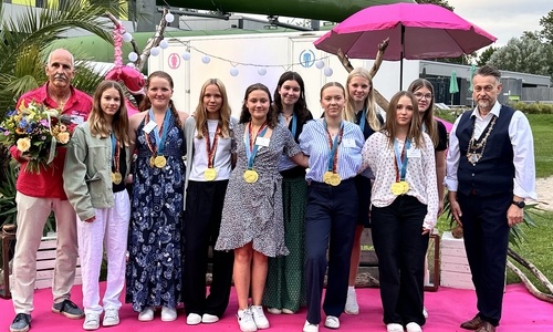 Auch die Sportlerinnen der U14 -Wasserball-Mannschaft des WSV 21 wurden geehrt. 