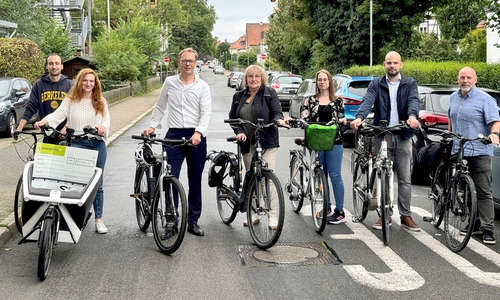Nicolas Hoops, Verkehrsplaner, Valerie Agartir, Radverkehrsbeauftragte, Klaus Benscheidt, Stadtbaurat, Carmen Gottsmann, Tiefbauamtsleiterin, Theresa Wilke, Sekretariat Stadtbaurat  Daniel Zumpe, Fördermittelmanager und Florian Maier, Straßenplaner. 