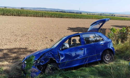 Die Fahrzeuge wurden stark beschädigt.