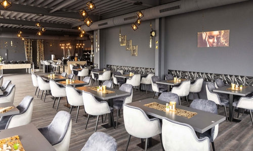 Der alte Showroom hat sich in einen stylischen Gastro-Betrieb verwandelt.