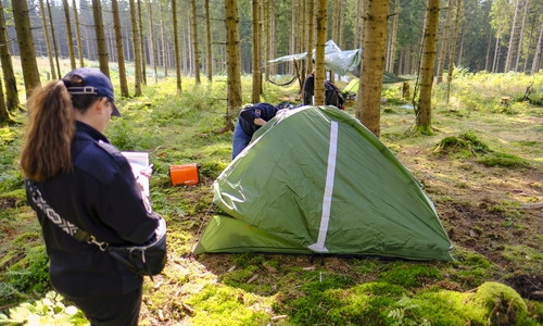 Die Behörden behielten die illegalen Camper die ganze Zeit über im Auge.