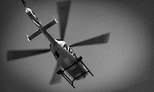 Auch ein Rettungshubschrauber kam zur Unglücksstelle. (Symbolfoto)