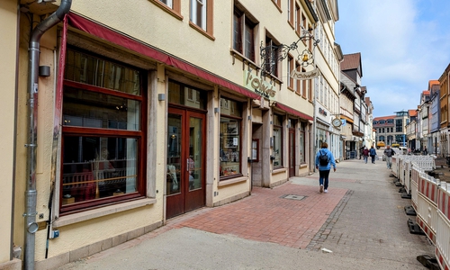 Vor dem l`Oliveto gibt es bedingt durch die Baustelle derzeit keine Außenbestuhlung.