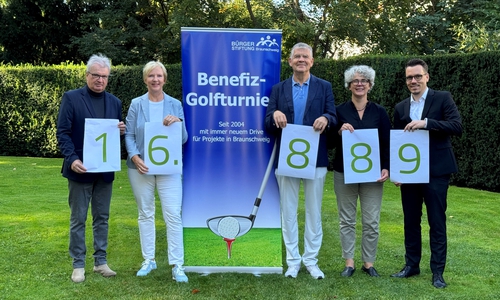 Präsident Dr. Christian Schütte vom Golfklub Braunschweig, die Organisatoren Karoline und Matthias Biedenkopf, Susanne Hauswaldt, geschäftsführende Vorständin der Bürgerstiftung Braunschweig sowie Sascha Habich vom Sponsor Berenberg (v. li.). 