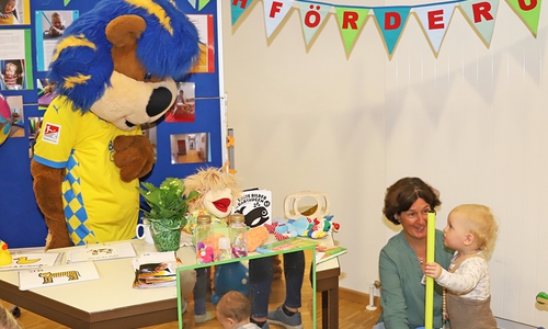 Eintracht-Maskottchen Leo verzauberte die großen und kleine Gäste.