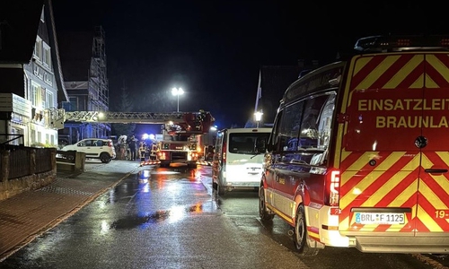 Es waren etliche Einsatzkräfte vor Ort, da zunächst von einem Brand ausgegangen wurde.