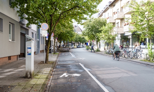 Hier in der Südstraße wurden die ersten Piktogramme aufgebracht.