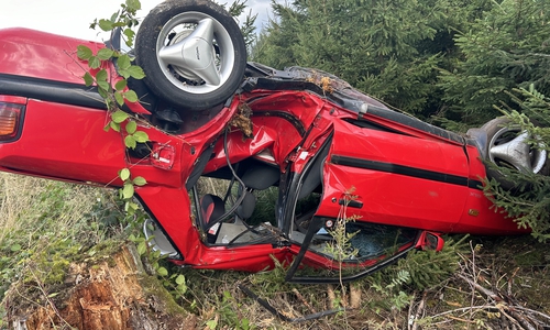 Das Auto war im Graben gelandet.