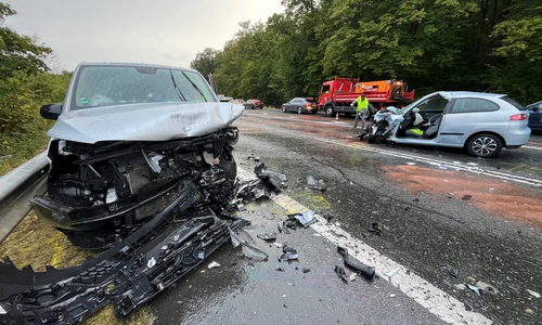 Auf der B4 kam es am Morgen zu einem schweren Unfall. 