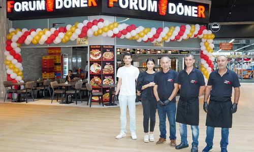 Inhaber Hüseyin Aksu (Mitte) mit Sohn Sergebun, Tochter Ronayi, Dauran Mustafa und Salih Korkmaz (von links).   