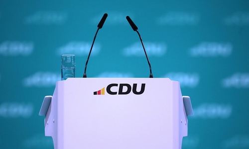 Rednerpult mit CDU-Logo (Archiv)