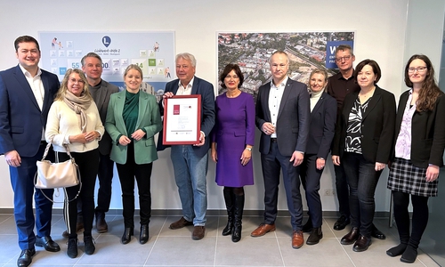 Oberbürgermeister Dr. Thorsten Kornblum, Annette Schütze (Aufsichtsratsvorsitzende NiWo), Sebastian Hämker (NBank), Dr. Kathrin Wahlmann (Nds. Justizministerin) Torsten Voß (GF NiWo), Dr. Susanne Schmitt (Verbandsdirektorin vdw), Rouven Langanke (Prokurist NiWo), Esther von der Straten (Prokuristin NiWo), Eckbert Middendorf (NiWo), Brigitte Urff (NiWo), Laura Güldner (NiWo) (v. li.).