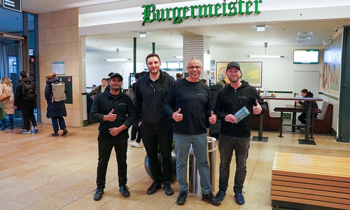 Das Burgermeister-Team (v.l.) Shazzad (Store-Manager), Simon Büttner (Marketing), Robert Fügert (CEO) und Thomas Hübner (Expansion).