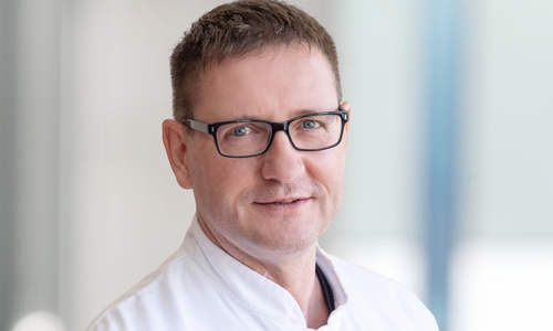 Dr. med. Ralf Dörre, Facharzt für Neurochirurgie, Chefarzt der Neurotraumatologie und Wirbelsäulenchirurgie in der Helios St. Marienberg Klinik Helmstedt.