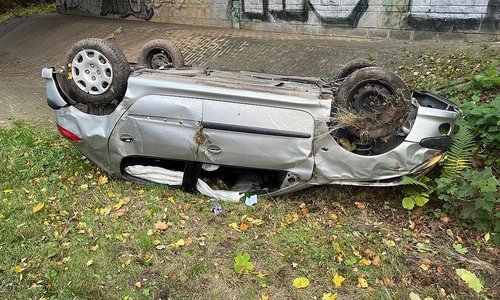 Aufschlag dicht vor den Betonpfeilern der Brücke. (Archiv)