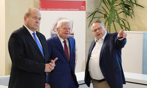 Gerhard Radeck und Dr. Matthias Meinhardt begrüßen den Bundespräsidenten a.D. Gauck