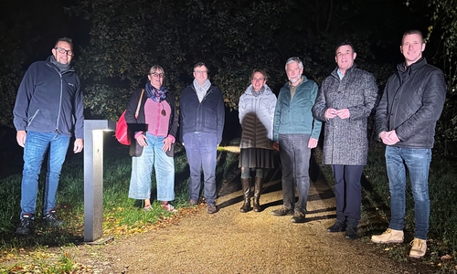 Torben Aster (BS Netz GmbH), Maike Klesen (Fachbereichsleiterin Stadtentwicklung), Oliver Bley (Stadtbaurat), Astrid Behrens (Fachbereichsleiterin Tiefbau), Gerald Flohr (Firma Wiesensee), Bürgermeister Matthias Nerlich und Johannes Gaul (Tiefbau Koga) (v. li.).