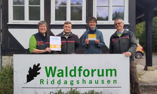 Gariele Hülse (Leiterin Walderlebniszentrum Waldforum Riddagshausen), Tom Ressel (Leiter Waldpädagogikzentrum Waldforum Riddagshausen), Dr. Stefanie Bucher-Pekrun (Förderverein Waldforum Riddagshausen e.V) und Andreas Baderscheider (Leiter NFA Wolfenbüttel) (v. li.).