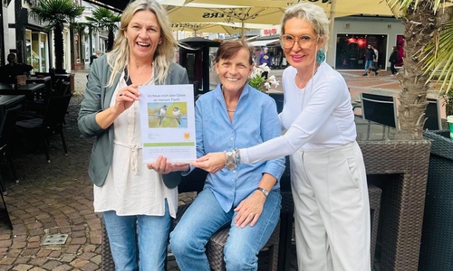 Prof. Dr. Anna Friedrich (Sozialdezernentin des Landkreises Peine), Martina Stelter (Geschäftsführerin fips) und Michaela Schade vom Café Mitte (v. li.).