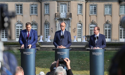 Klingbeil, Merz, Dobrindt bei Kabinettsklausur in der Villa Borsig am 01.10.2025