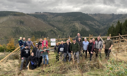 Die Beteiligten an der Pflanzaktion.