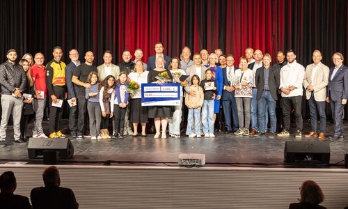 Gewinner mit Sponsoren: Die Deutsche Lebensrettungsgesellschaft (DLRG) Ortsgruppe Salzgitter-Bad erhielt die Bunte Sole 2025.