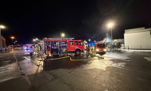 Insgesamt waren rund 155 Einsatzkräfte mit 83 Fahrzeugen im Einsatz.