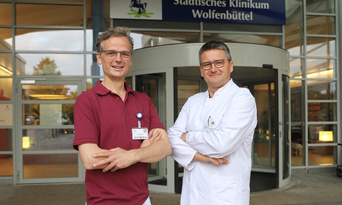  Laden gemeinsam mit der Deutschen Herzstiftung zum Infoabend ein: Die Chefärzte Dr. Björn Billmann (links) und Michael Brandl.