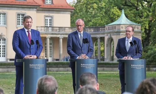 Klingbeil, Merz, Dobrindt bei Kabinettsklausur in der Villa Borsig am 01.10.2025