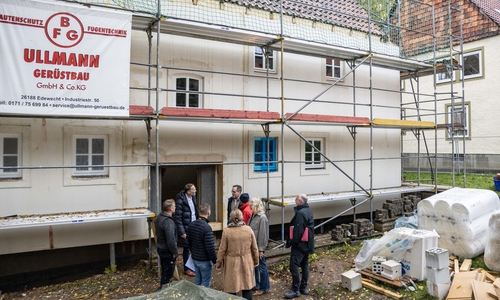 Bei einem Vor-Ort-Termin mit Oberbürgermeister Frank Klingebiel in der Emsstraße in Salzgitter-Bad stellte der Investor Andreas Schürmann sein Sanierungsprojekt vor.