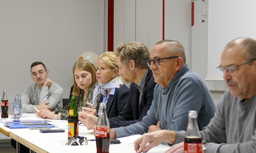 Urte Schwerdtner (3. v. li.) leitete die Wahlen.