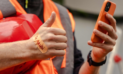 Klebt so manches "Azubi-Trostpflaster": "Dr. Azubi" gibt wichtige Tipps.