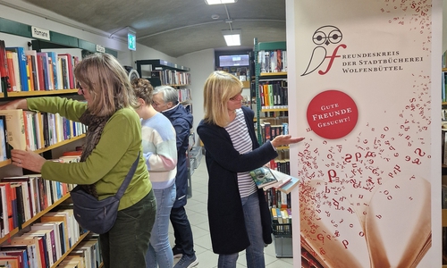 In der Jubiläumswoche des Freundeskreises der Stadtbücherei Wolfenbüttel ist der Bücherflohmarkt im Keller des Kulturbahnhofs eine ganze Woche lang geöffnet.