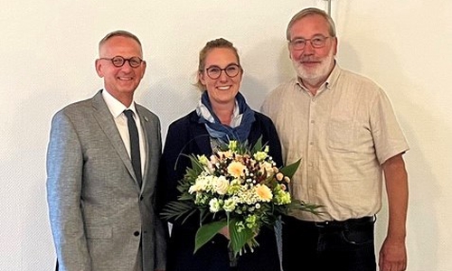 Dirk Neumann (li.), Ricarda Steckhan und der CDU Fraktionsvorsitzende Karl-Heinz Müller bei der Verabschiedung.