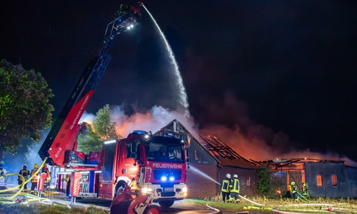 Am gestrigen Sonntagabend kam es im Schneflinger Mallohweg zu einem Scheunenbrand. 