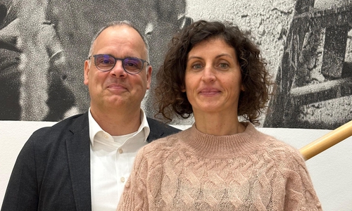 Marco Meiners (im Bild mit Ehefrau Lisa) kandidiert für die FDP bei der Kommunalwahl 2026 um das Amt des Oberbürgermeisters der Stadt Wolfsburg.