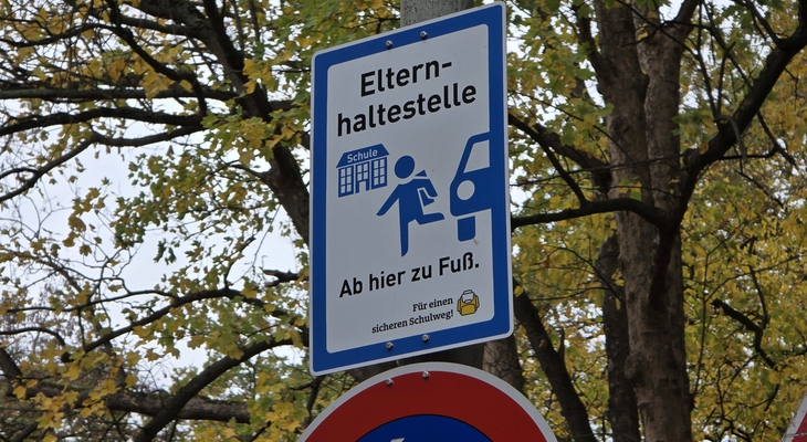 Braunschweig: Elterntaxis sorgen vor Grundschule für Probleme