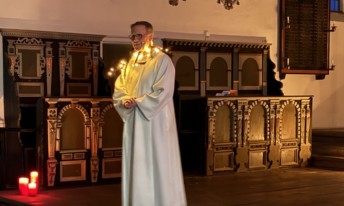 Pfarrer Olaf Schäper verband beide Welten, indem er die biblische Geschichte von der Heilung des Besessenen von Gerasa mit dem bekannten Film „Ghostbusters“ aus den 1980er-Jahren verknüpfte.