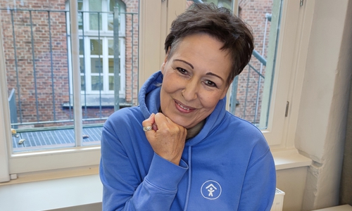 Als Fachkraft führt Gabi Adam das Umgangscafé durch und achtet dabei auf das Wohlergehen der Kinder.