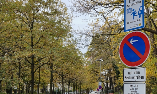 Seit März 2025 stehen hier diese Schilder.