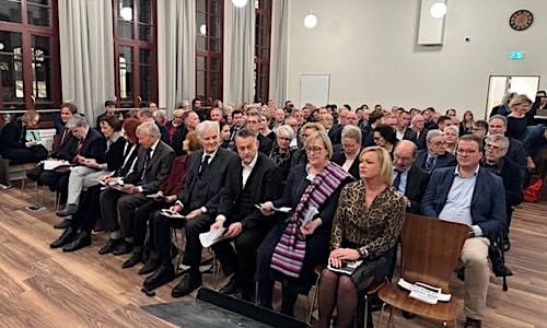 Bürgermeister Ivica Lukanic (v. 3. v. re.) bei der Einweihungsfeier.