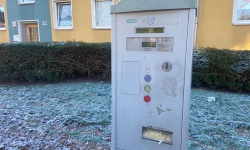 Einer der beschädigten Parkscheinautomaten in der Marienbruchstraße.
