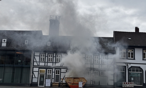 Auf dem Jakobikirchhof brannte ein Container.