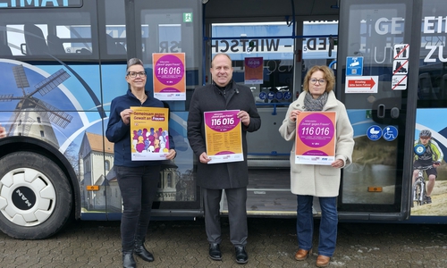 Claudia Windolf, Assistenz der KVG-Betriebsleitung Helmstedt; Gerhard Radeck, Landrat Landkreis Helmstedt; Sonja Klein, Gleichstellungsbeauftragte Landkreis Helmstedt